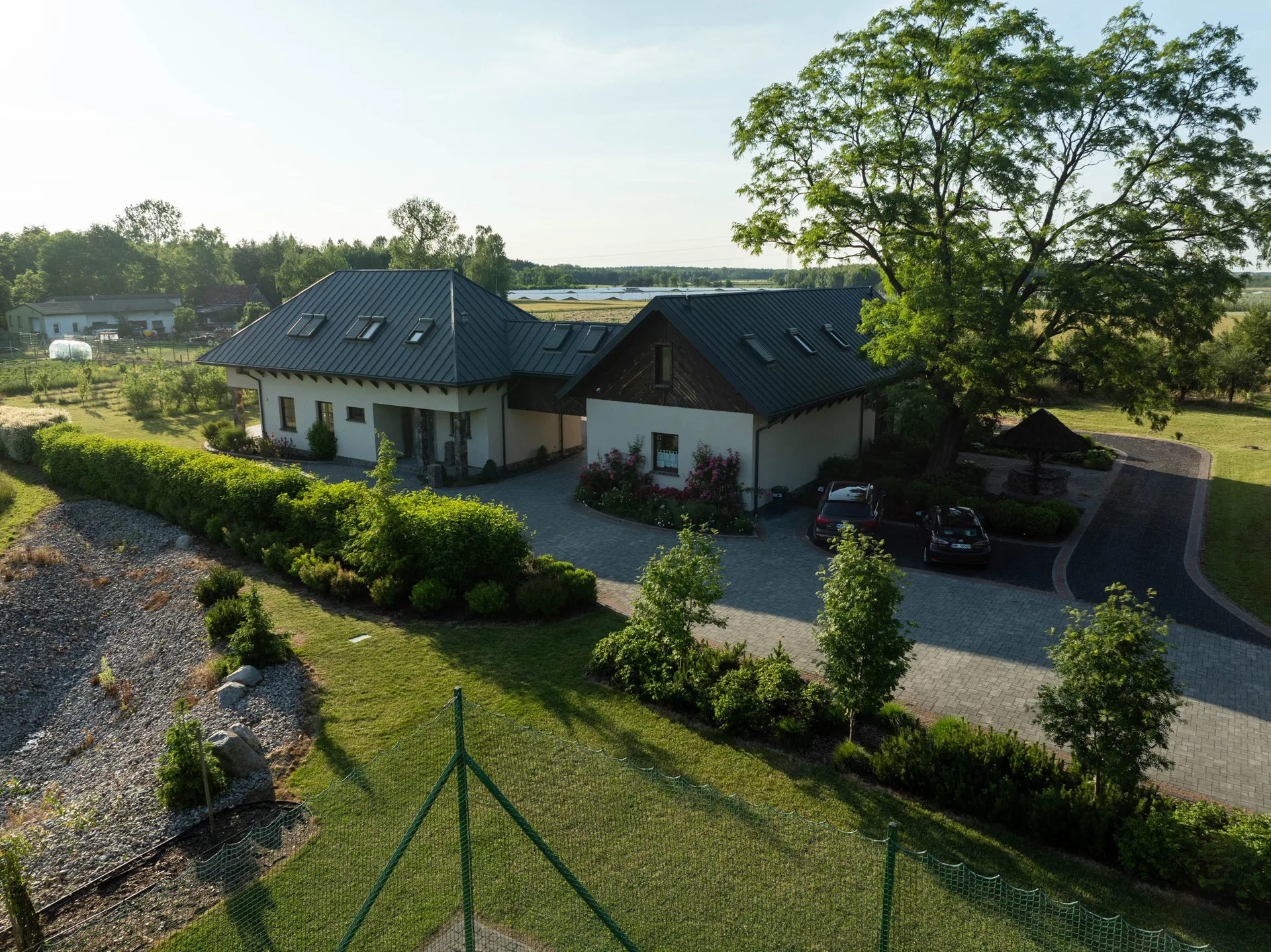 Bryła domu i okolica - Osada Brzozowa